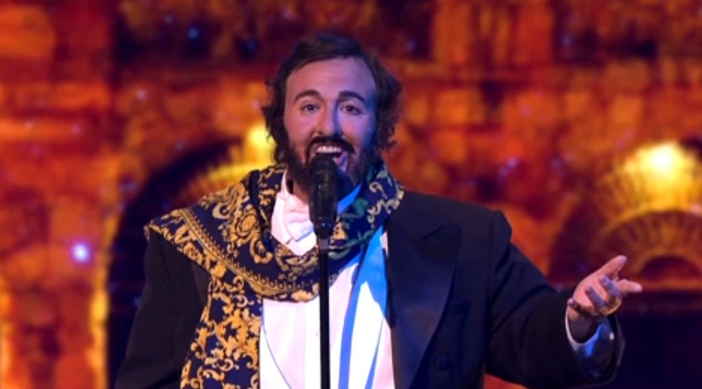 Dora Trogrlić kao Luciano Pavarotti