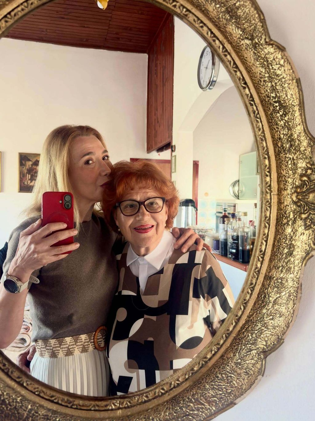 Ecija Ojdanić s majkom - 2