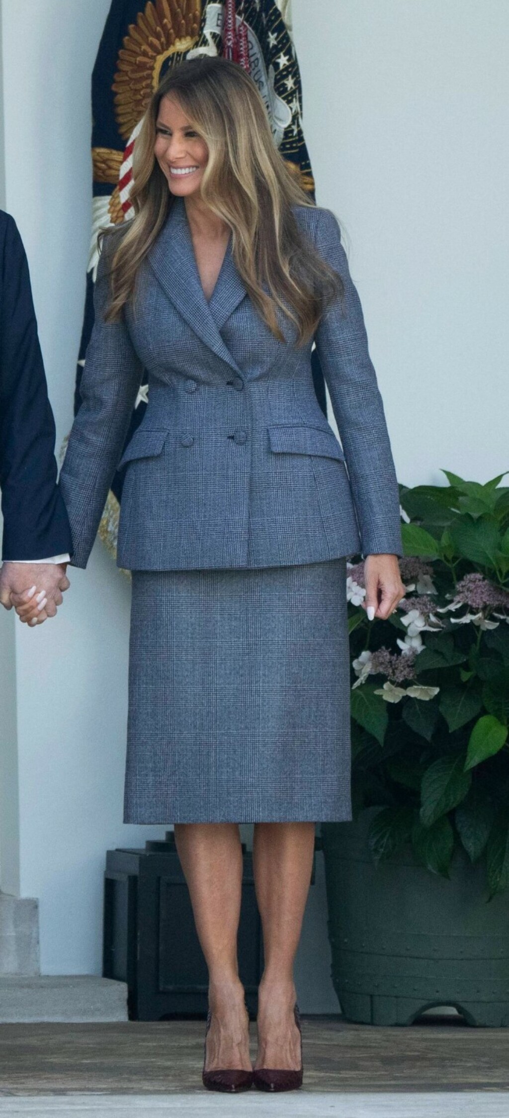 Melania Trump u Pradinu odijelu u Bijeloj kući 2026. - 5