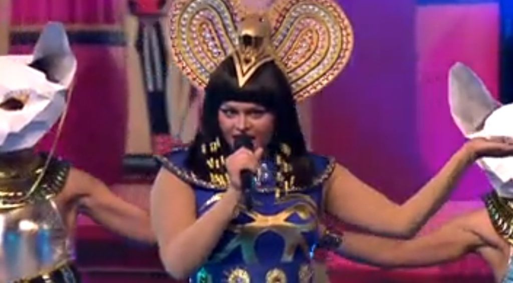 Laura Sučec kao Katy Perry