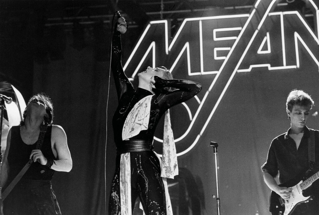 Marinin glas, ali i pojava, činili su savršenu kombinaciju senzualnosti i suptilne misterioznosti