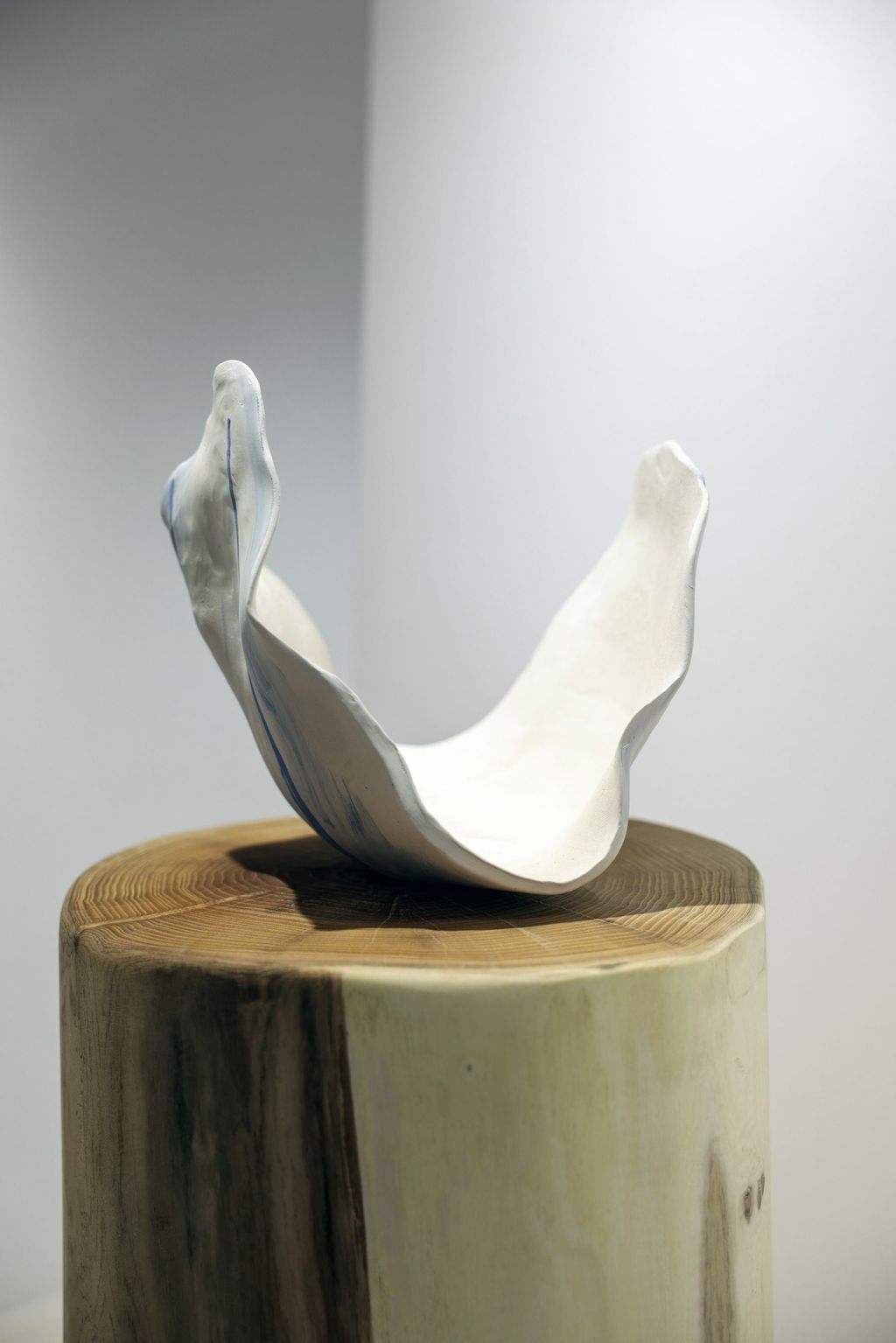 Izložba ''The sun heals me, but the moon feels me''