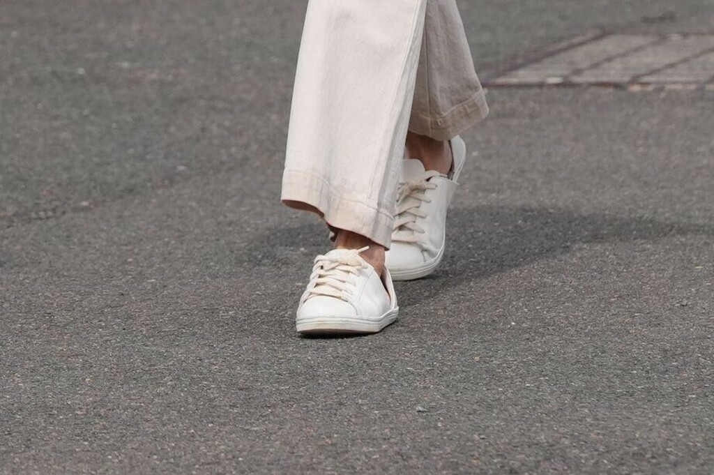 Meghan Markle u Australiji u bijelim tenisicma Eda D'Orsay - 3