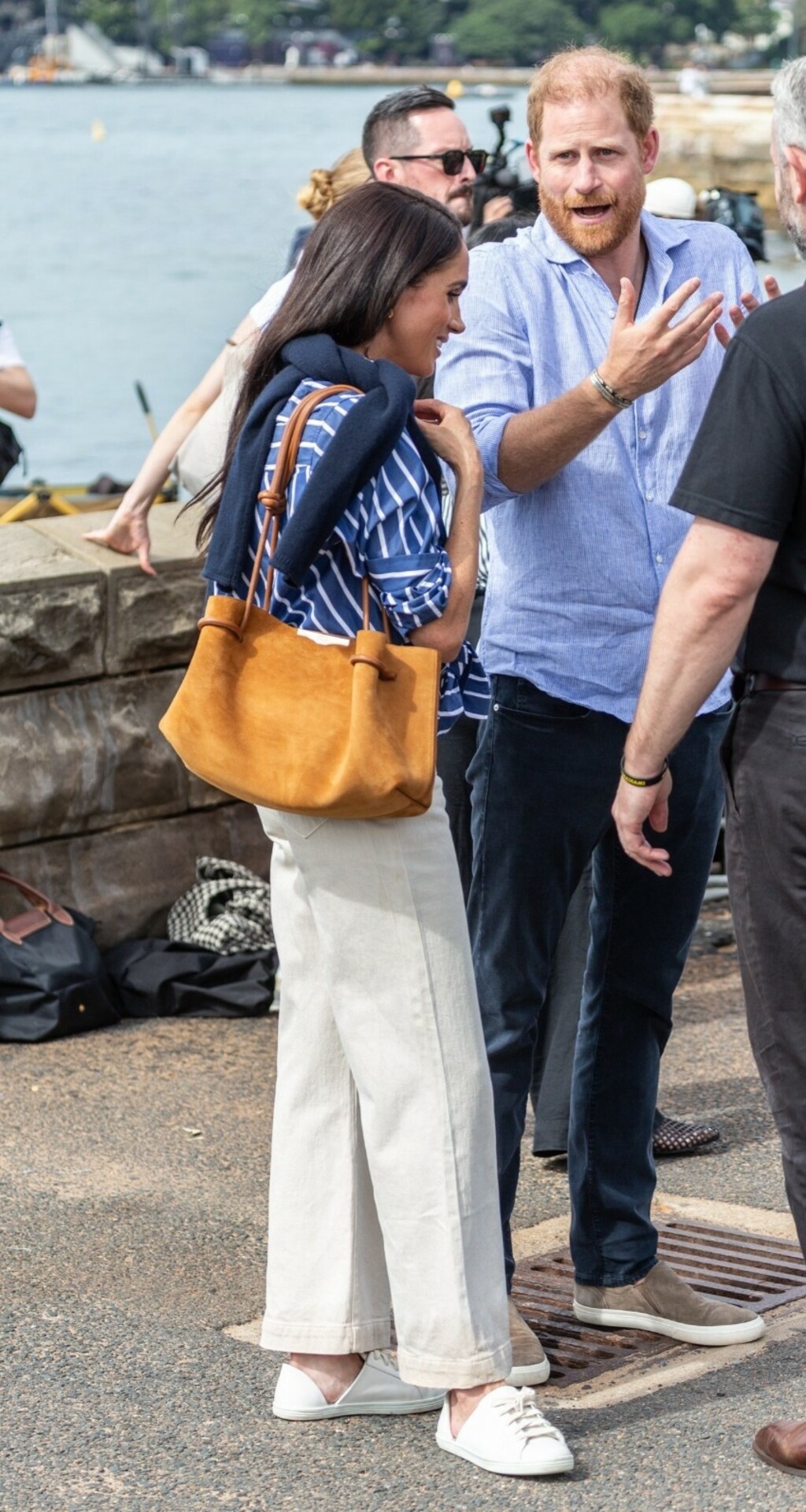 Meghan Markle u Australiji u bijelim tenisicma Eda D'Orsay - 6