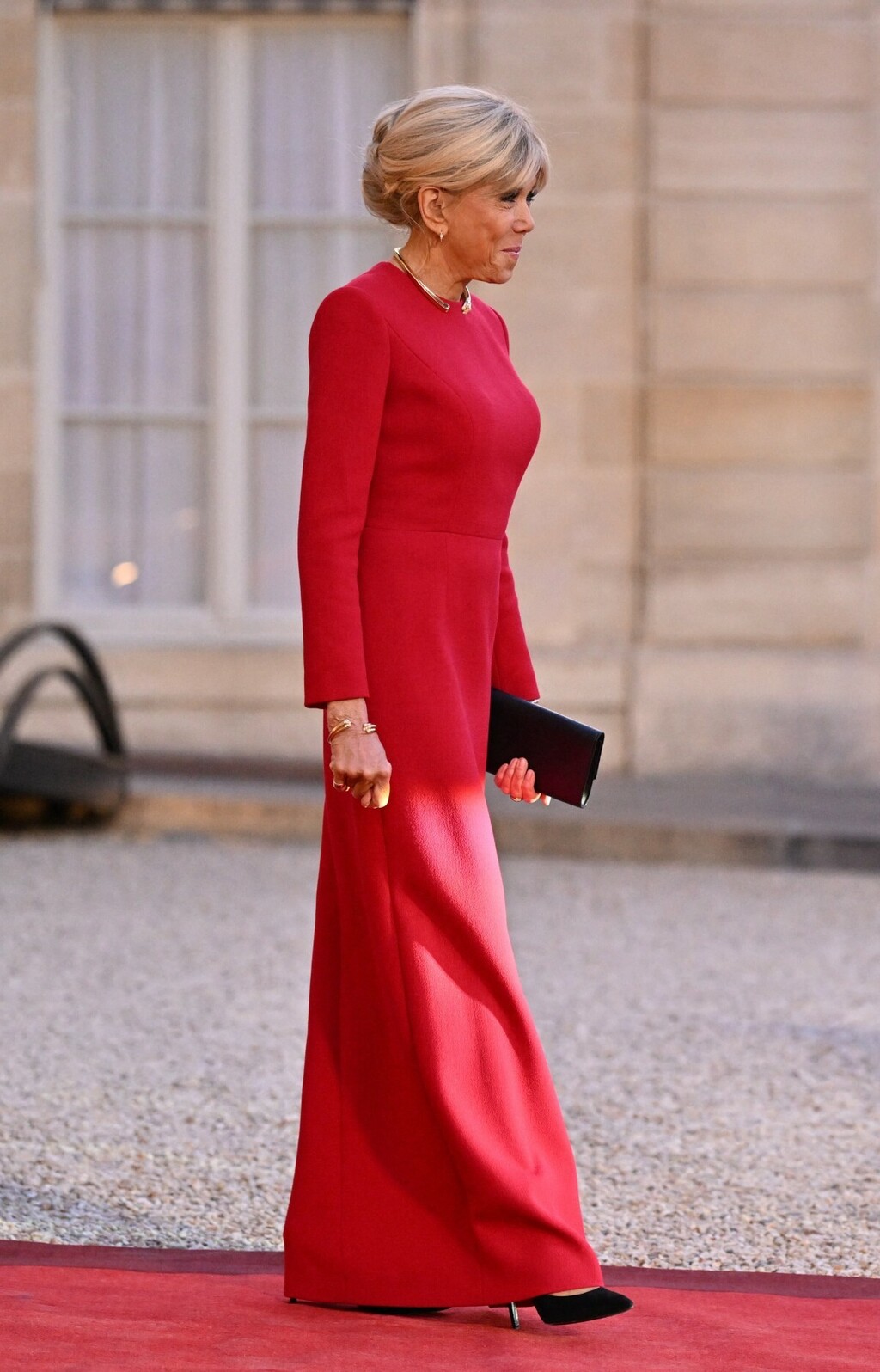 Brigitte Macron u dugoj crvenoj haljini