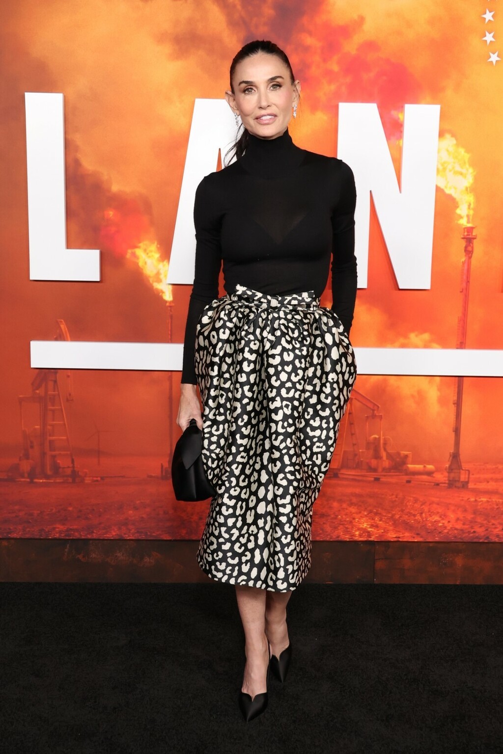 Demi Moore u suknji brenda Carolina Herrera na premijeri Landmana 2026. - 2