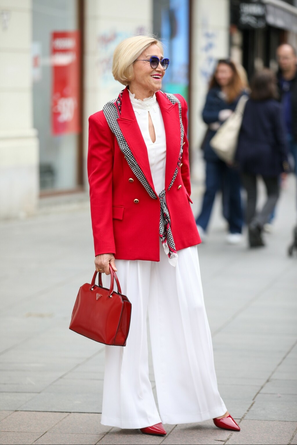 Ulična moda Zagreb vatreno crveni odjevni komadi 2026- - 3