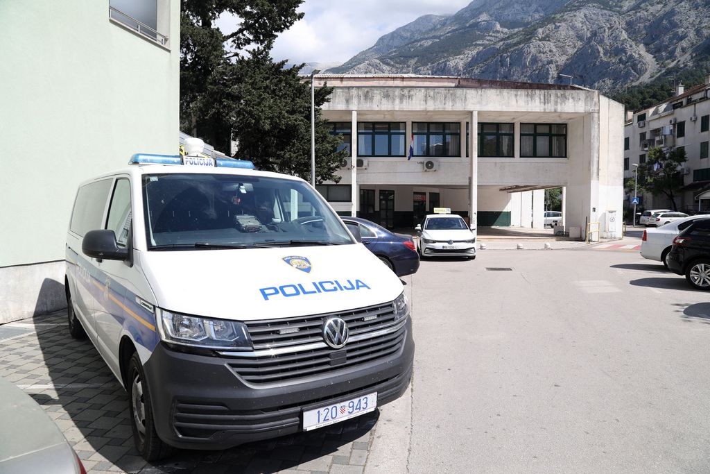 Dojava o bombi u školi u Makarskoj - 3