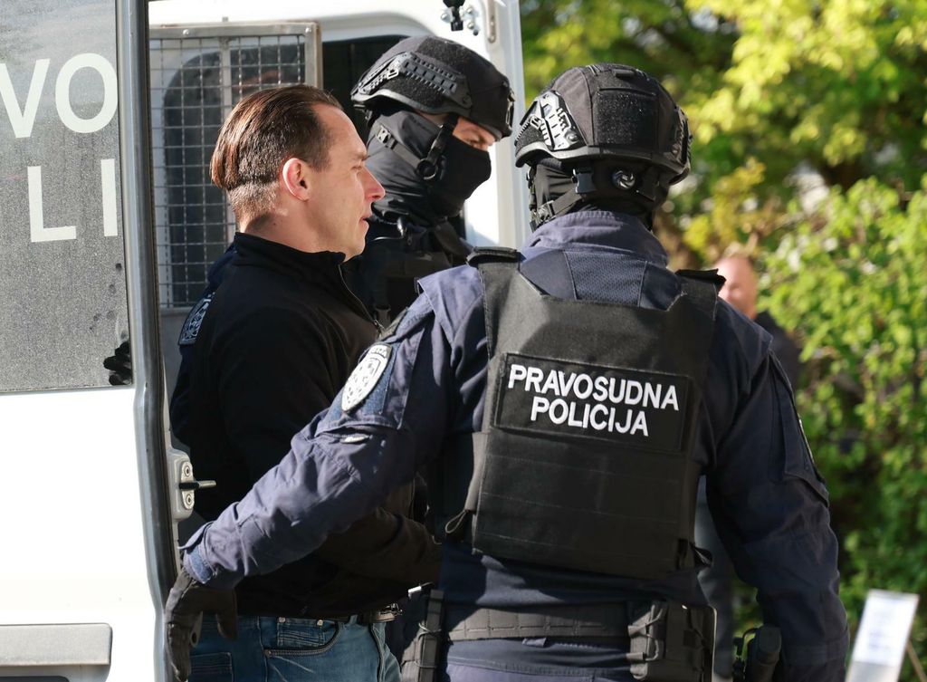 Višestruki ubojica Srđan Mlađan doveden na sud