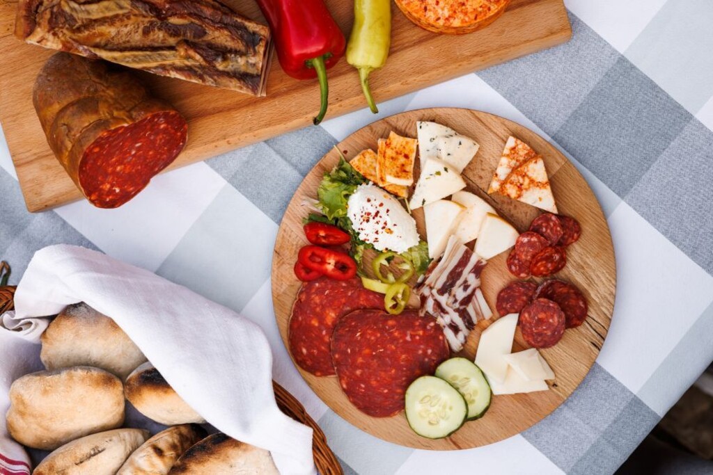 Nije ulje na platnu, već kulen na drvu