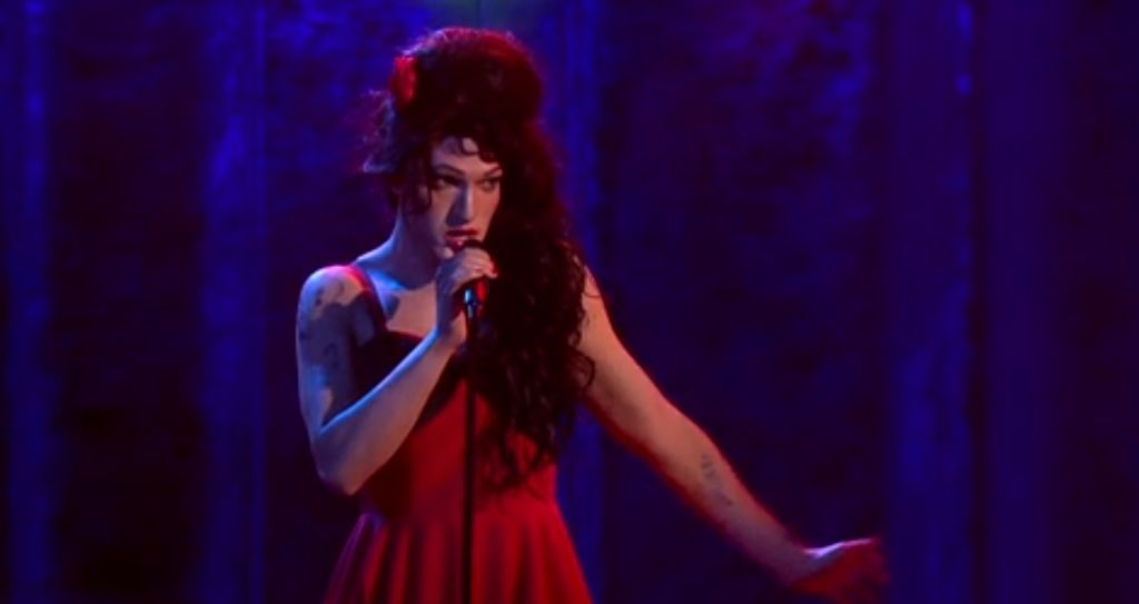 Lovro Juraga kao Amy Winehouse