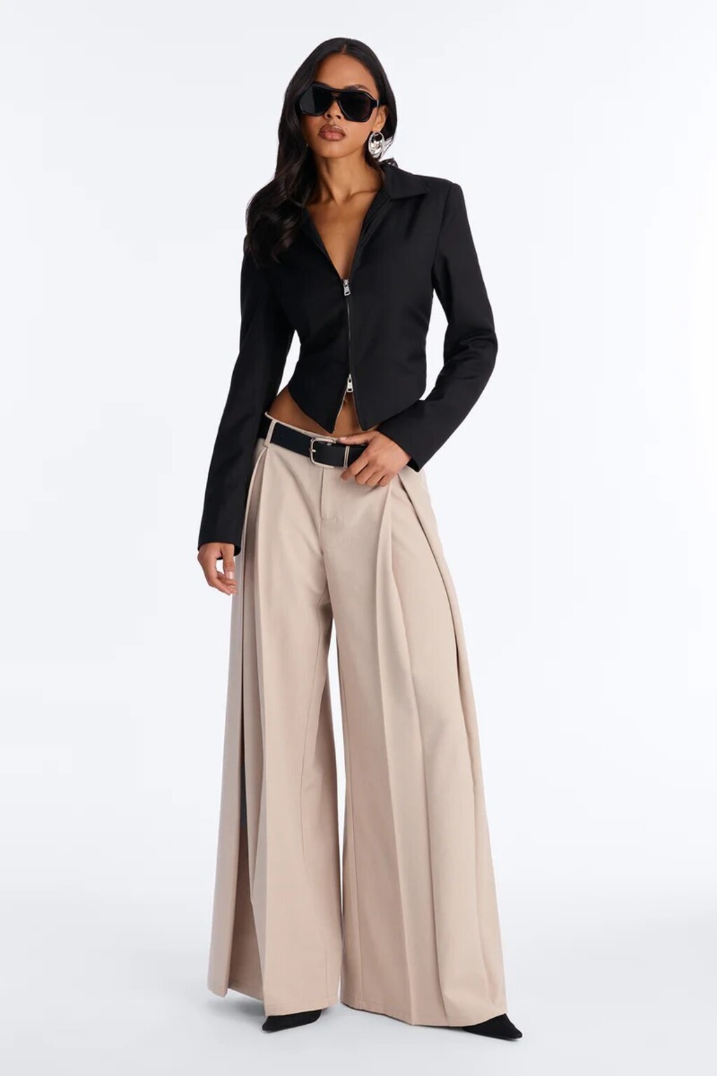 Fashion Nova plisirane hlače, 16,45 eura