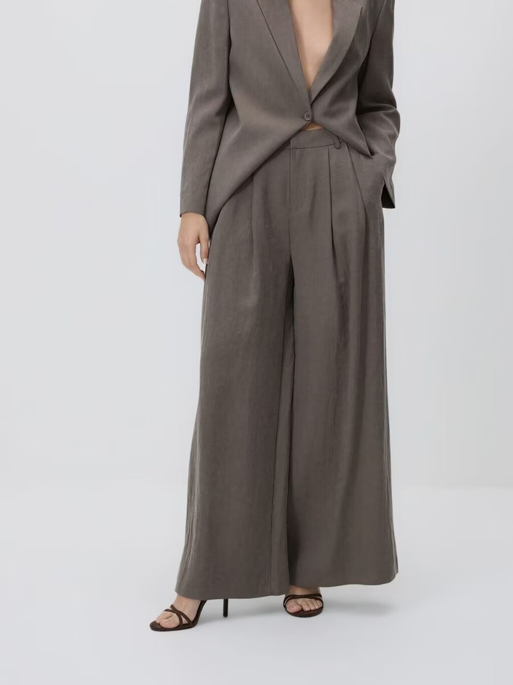 Reserved hlače, 32,99 eura