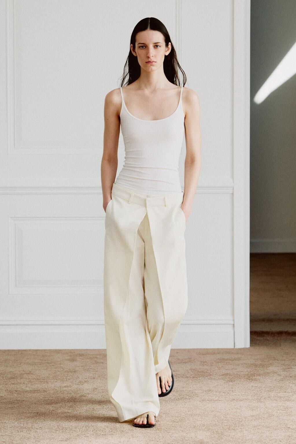 Zara plisirane hlače, 45,95 eura