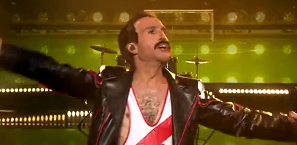 David Amaro kao Freddie Mercury