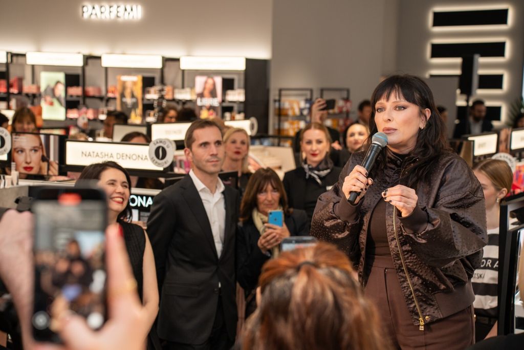 Natasha Denona obratila se okupljenima u Sephori