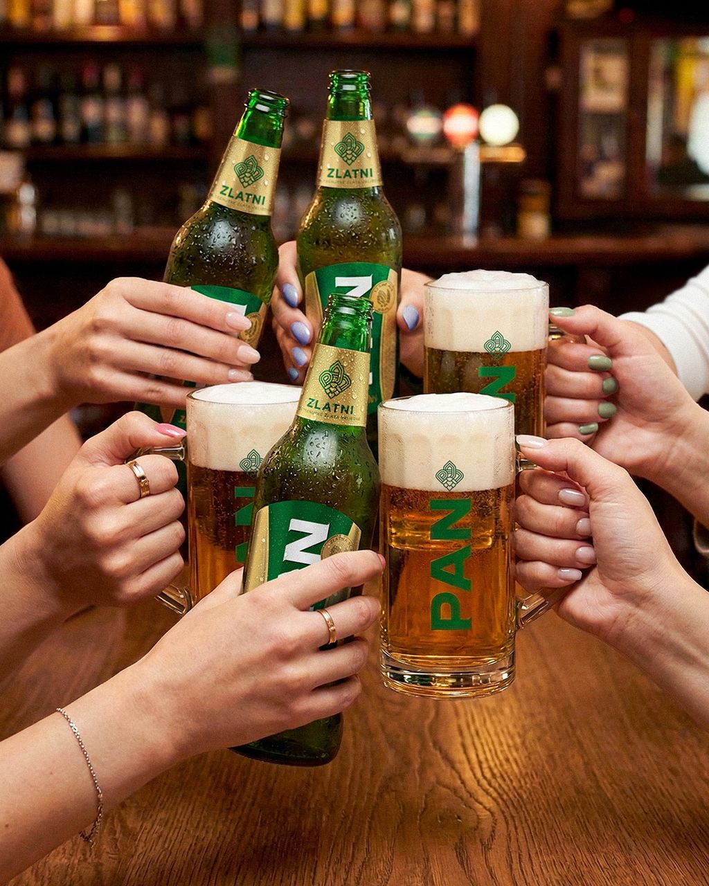 Zašto nam je lakše obećati pivo nego ga stvarno platiti: Mala psihologija velikih dugova