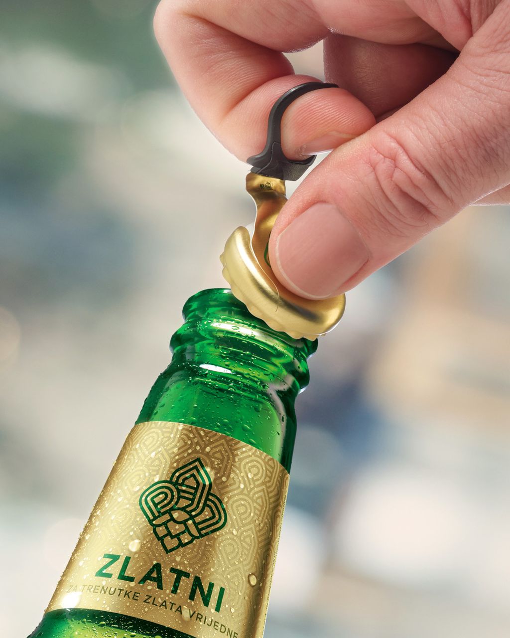 Zašto nam je lakše obećati pivo nego ga stvarno platiti: Mala psihologija velikih dugova