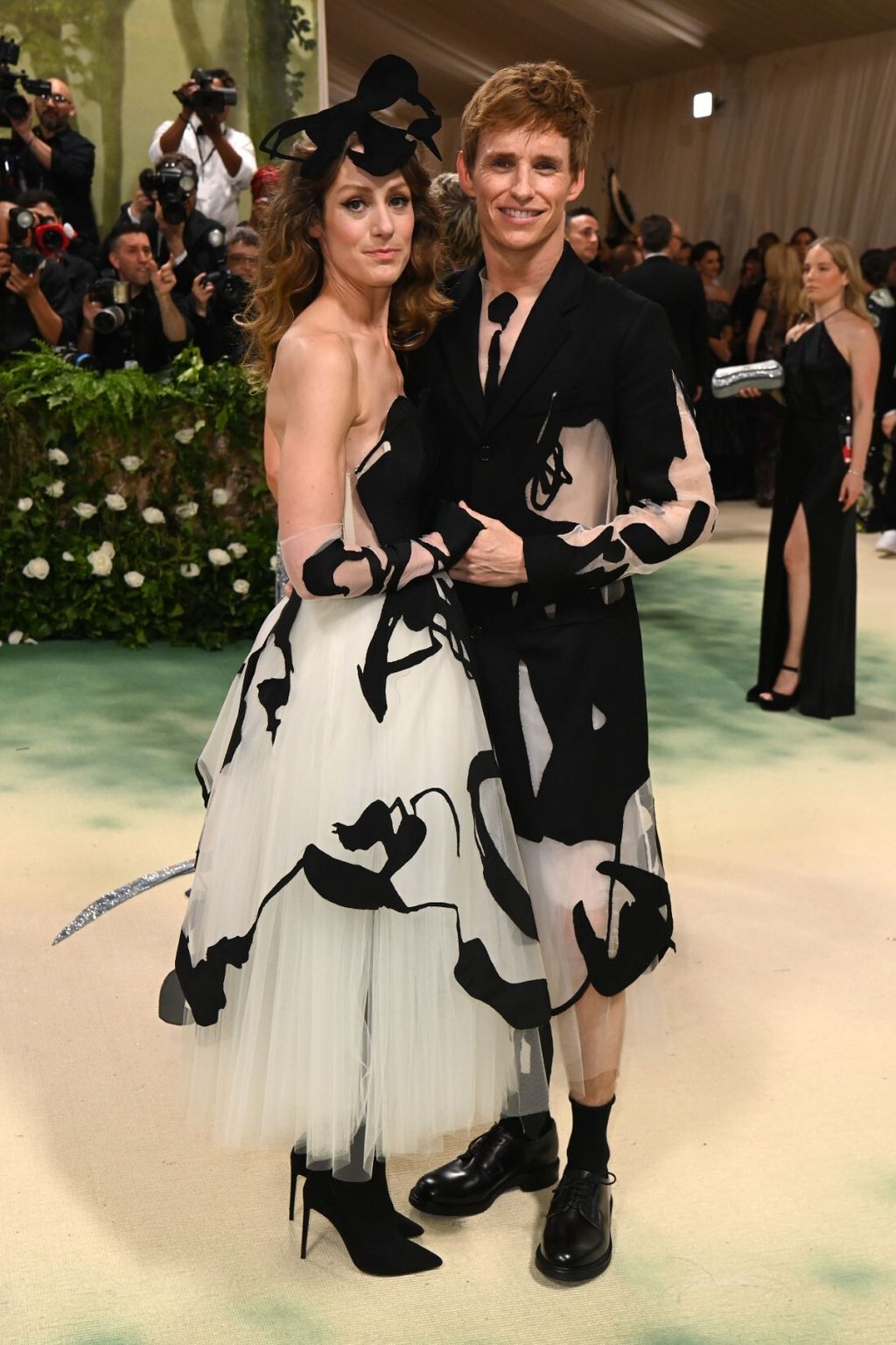 Eddie Redmayne i Hannah Bagshawe na Met Gali u usklađenim haljinama Stevea O. Smitha