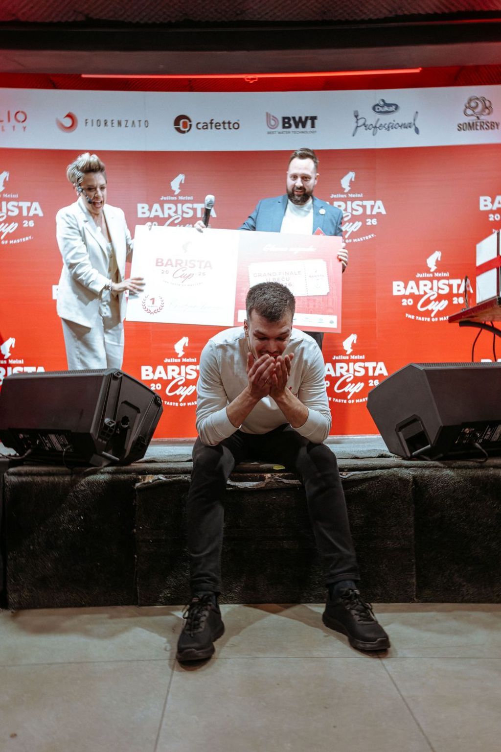 1.	Pobjednik Kristijan Knežević i glavni sudac Mario Mihelj