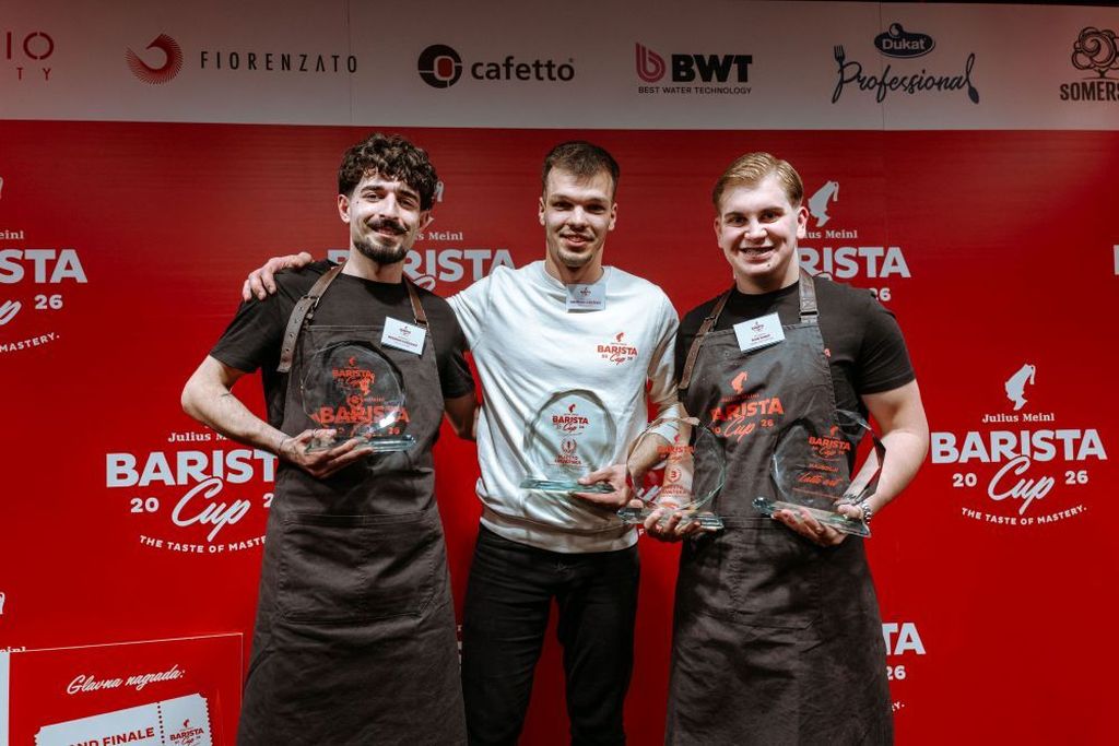 1.	Pobjednik Kristijan Knežević i glavni sudac Mario Mihelj