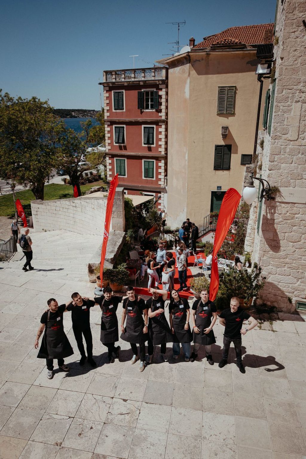 1.	Pobjednik Kristijan Knežević i glavni sudac Mario Mihelj