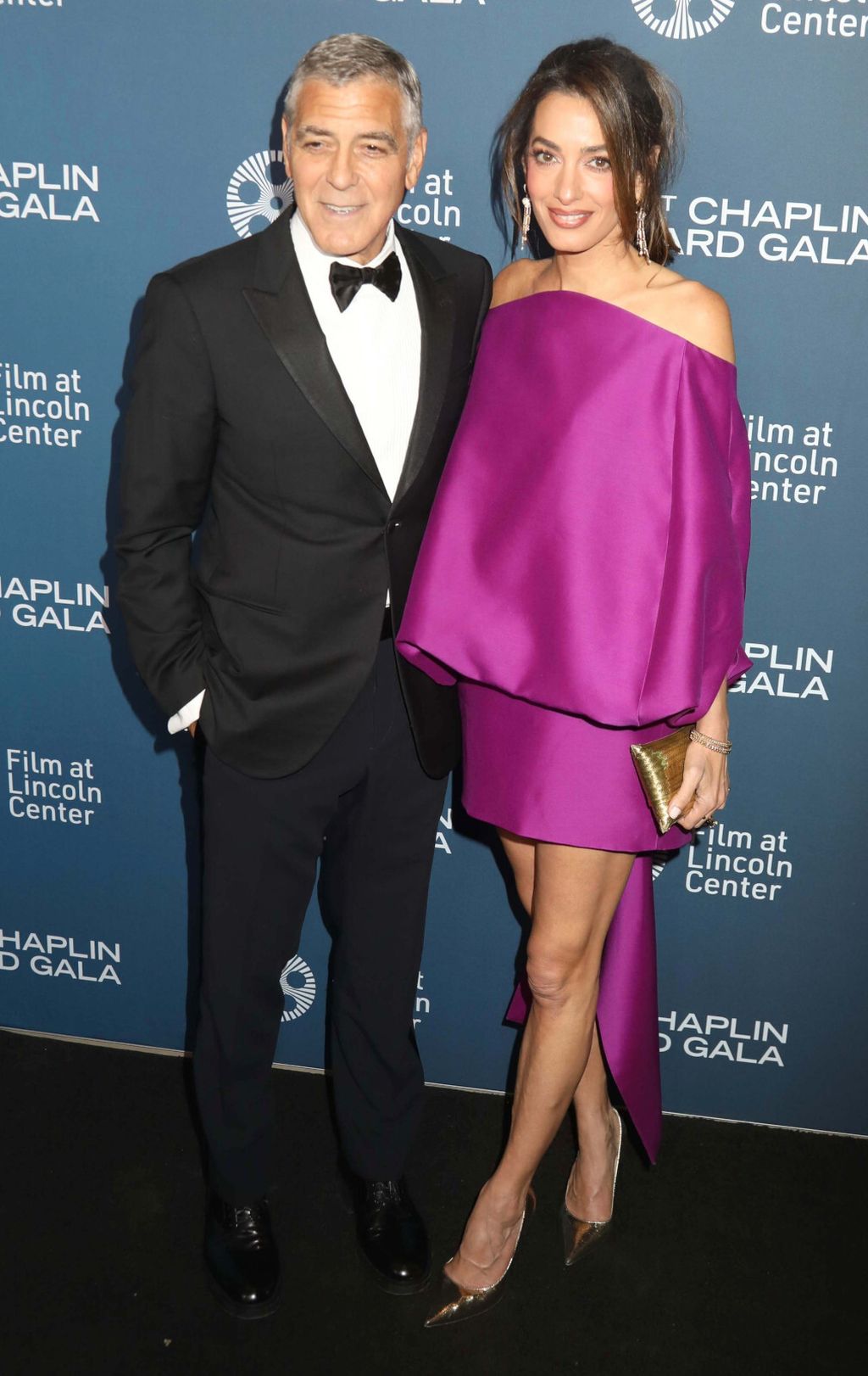 Amal Clooney u haljini boje fuksije modne kuće Balenciaga - 1