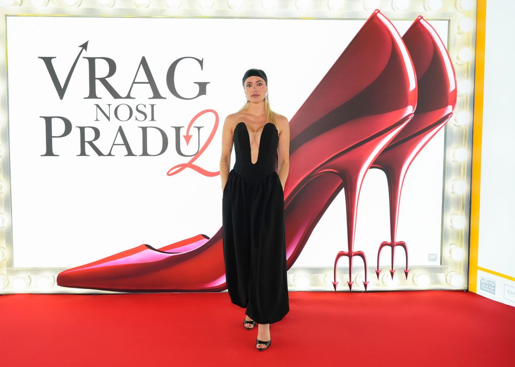 Meri Goldašić u kombinezonu dizajnera Igora Djuge na gala premijeri filma 'Vrag nosi Pradu 2' - 2