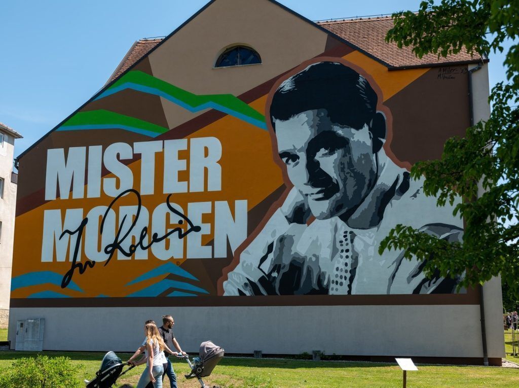 Ivo Robić, mural