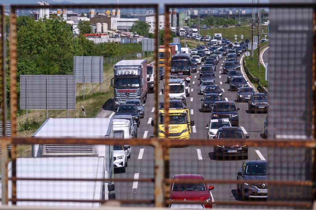 Gužve na naplatnim kućicama Lučko zbog produženog vikenda - 2