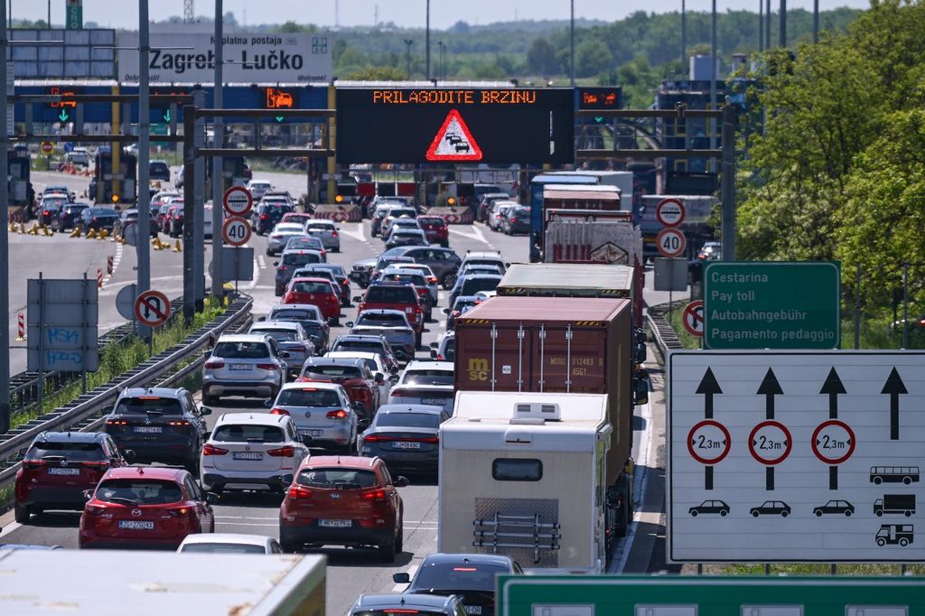 Gužve na naplatnim kućicama Lučko zbog produženog vikenda - 2