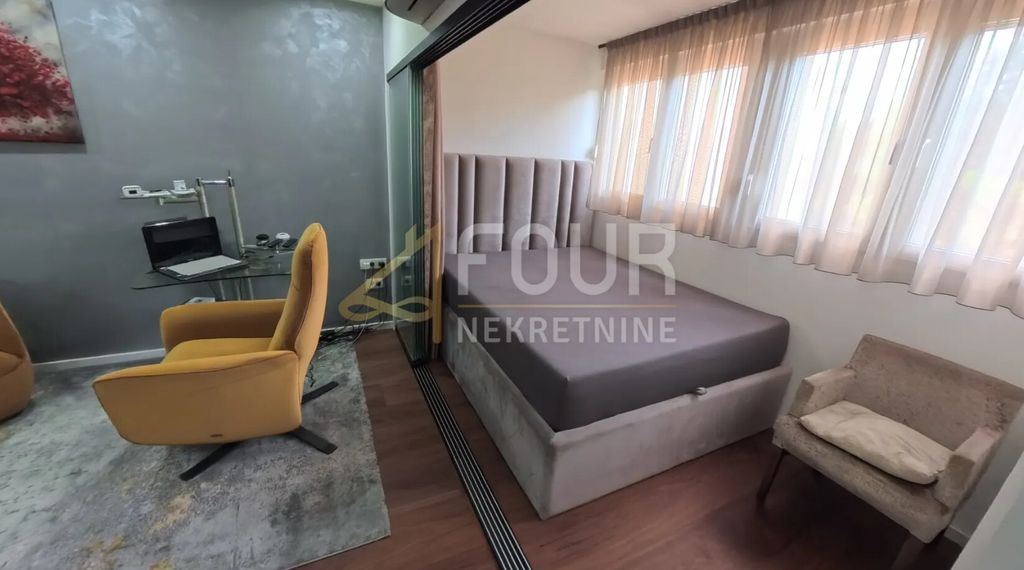 Prodaja stana u Prečkom - 1