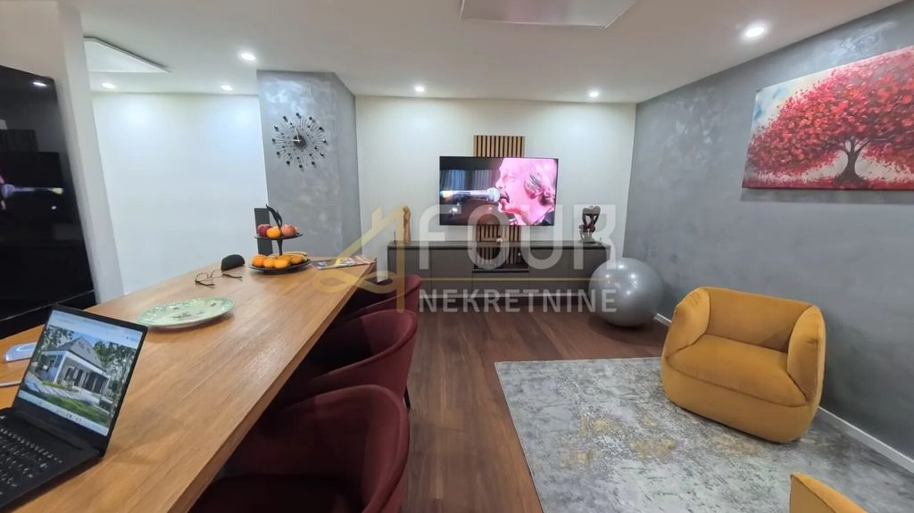 Prodaja stana u Prečkom - 1