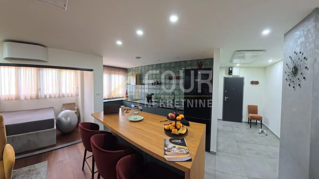 Prodaja stana u Prečkom - 1