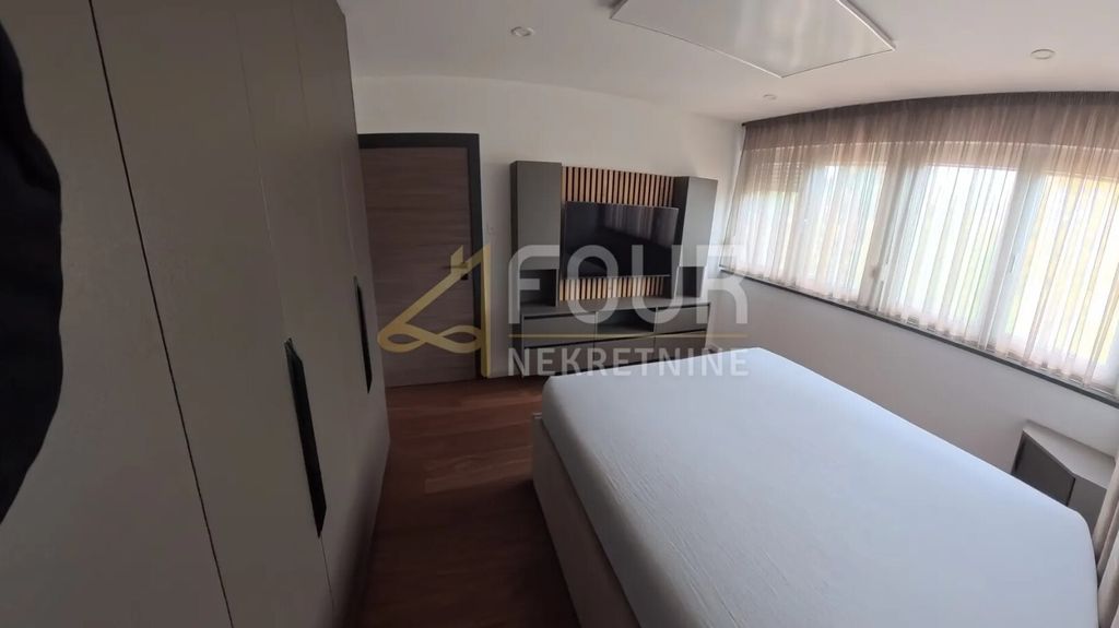 Prodaja stana u Prečkom - 1