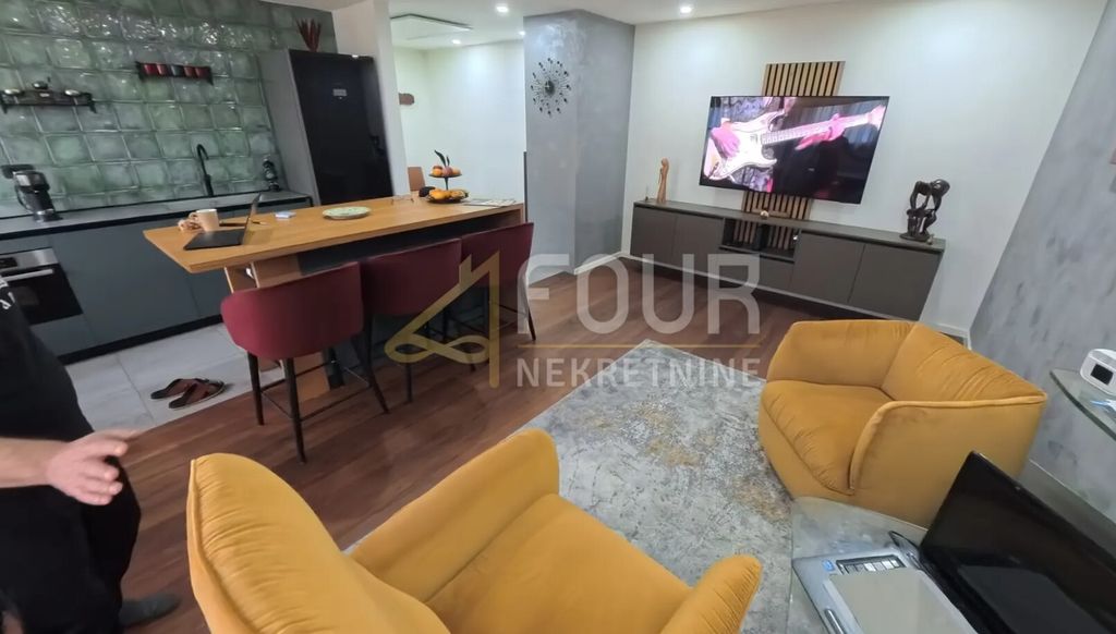 Prodaja stana u Prečkom - 1