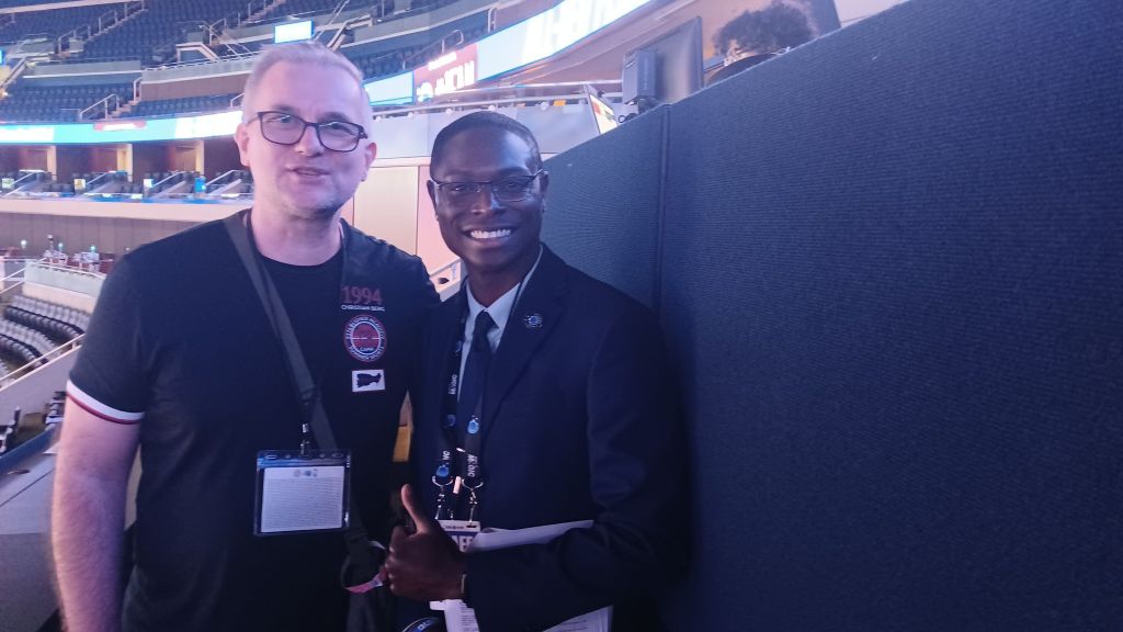 Novinar gol.hr-a Ivica Medo i Louis Axen, press-službenik Orlanda