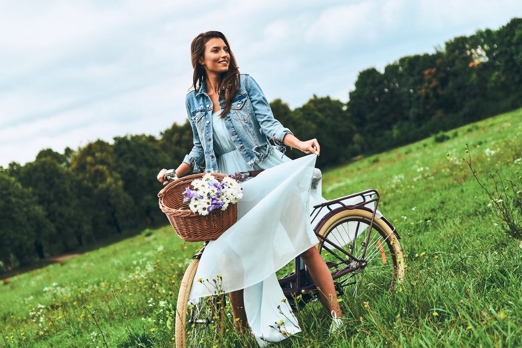 Ljetna haljina u kombinaciji s traper jaknom