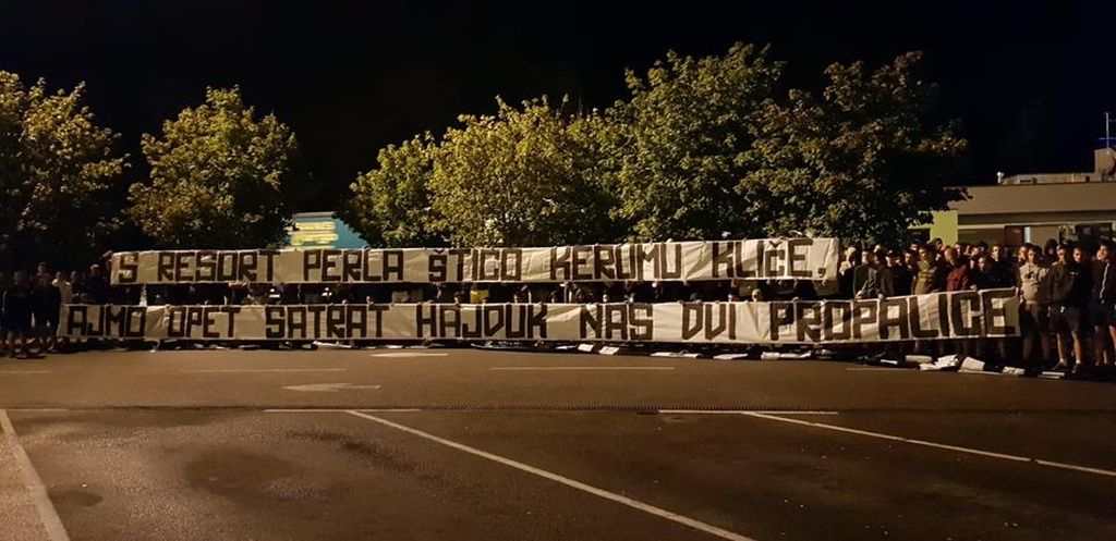 Zabranjeni transparent Torcide u Zaprešiću (Facebook)