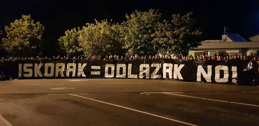 Zabranjeni transparent Torcide u Zaprešiću (Facebook)