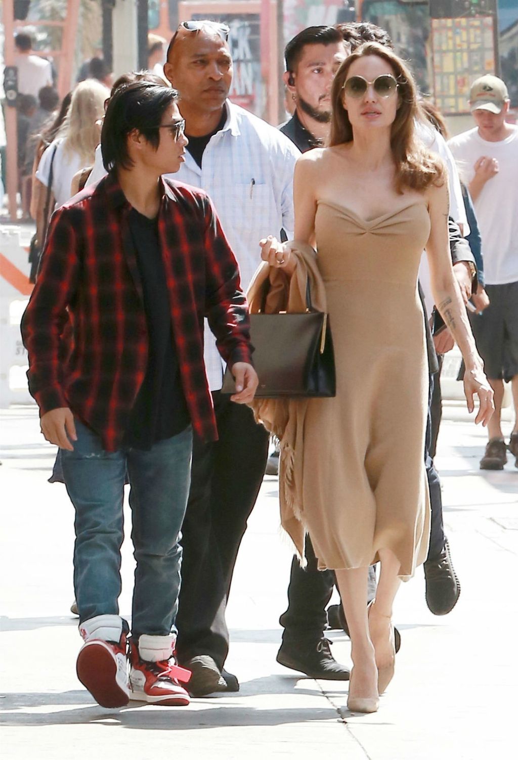 Angelina Jolie u goloj haljini - 3