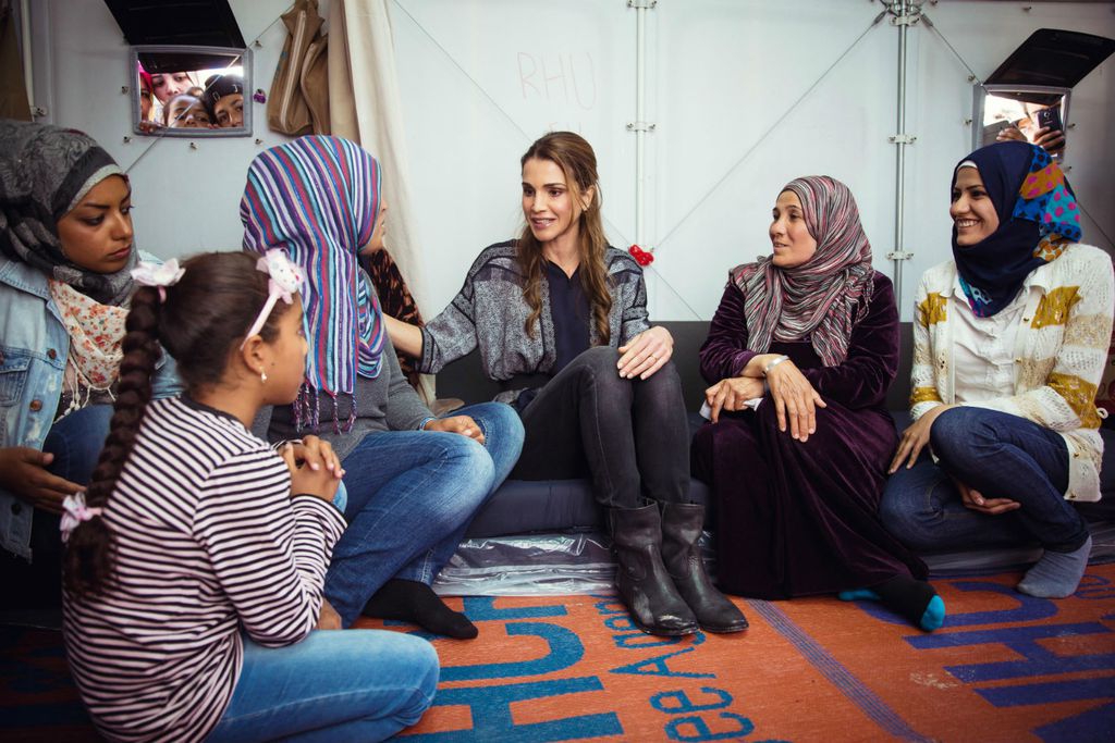 Kraljica Rania od Jordana s izbjeglicama iz Sirije