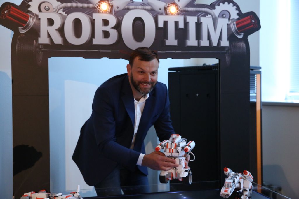 Majka i dijete koriste tehnologiju zajedno (Ilustracija: Getty)