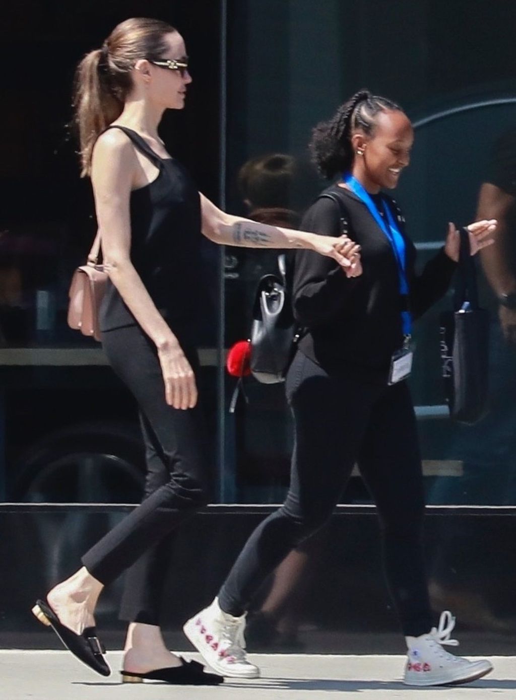 Angelina Jolie u hlačama skinny kroja - 1