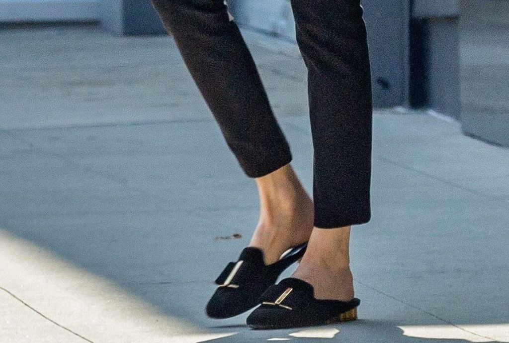 Skinny hlače Angelina Jolie kombinirala je uz ravne natikače