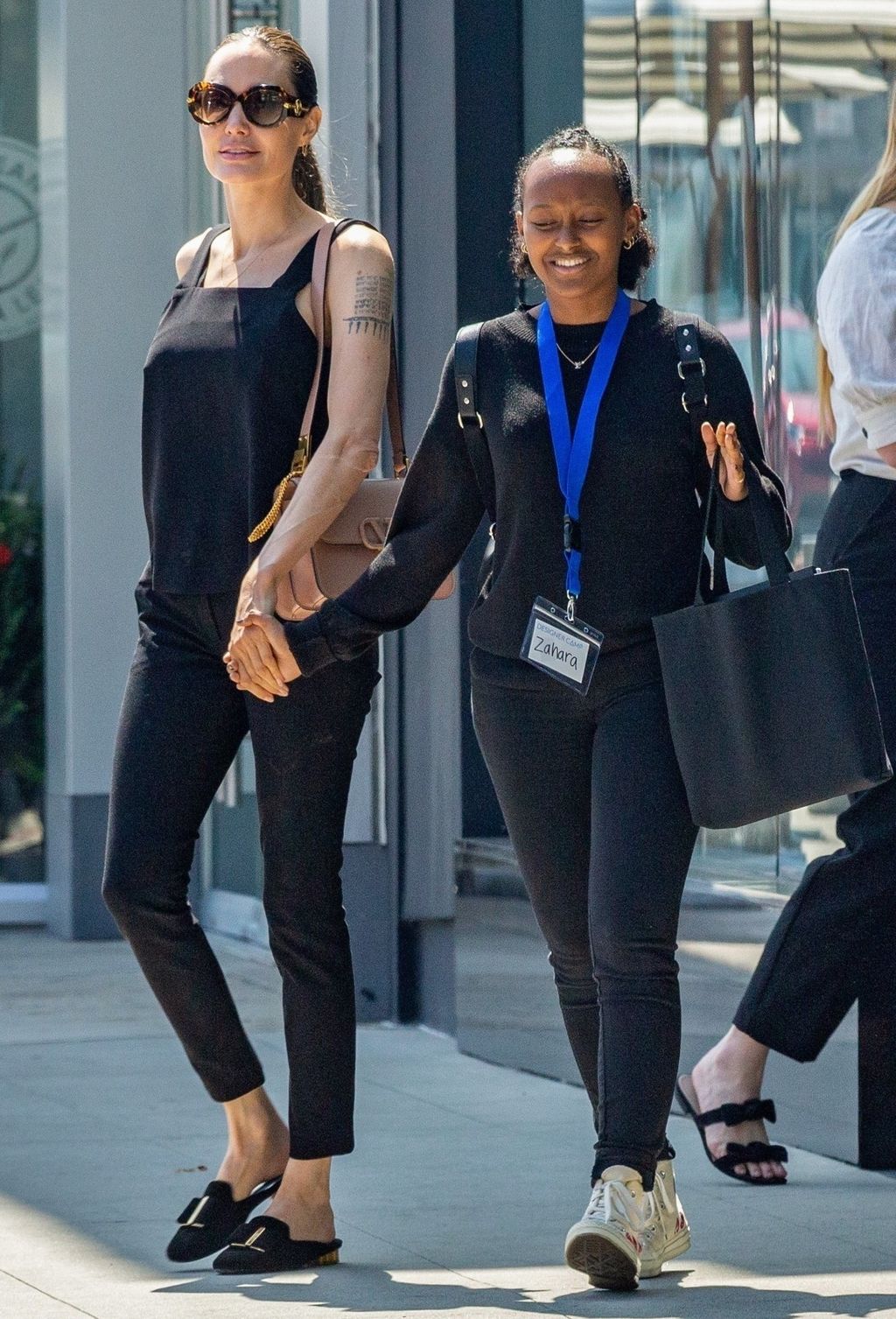 Angelina Jolie u hlačama skinny kroja - 3