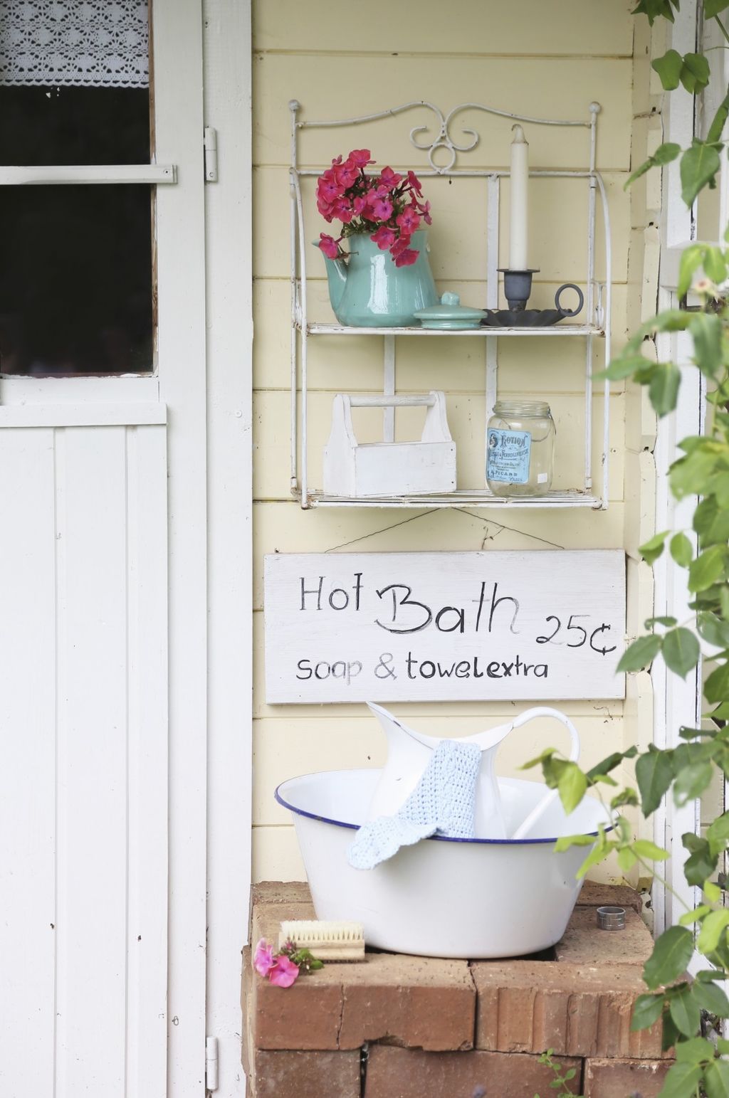 Šarmantna ljetna kućica uređena u neodoljivom shabby chic stilu