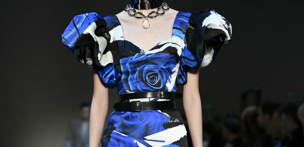 Najveći jesenski trend: crne haljine sa cvjetnim uzorkom