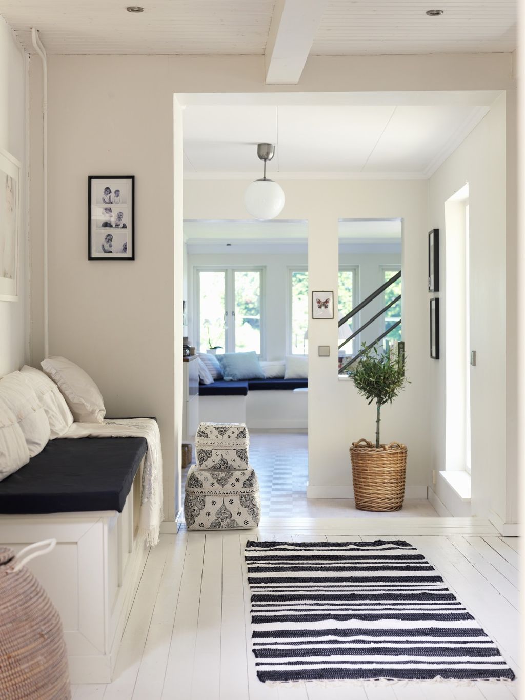 Idilična kućica na jezeru u Švedskoj