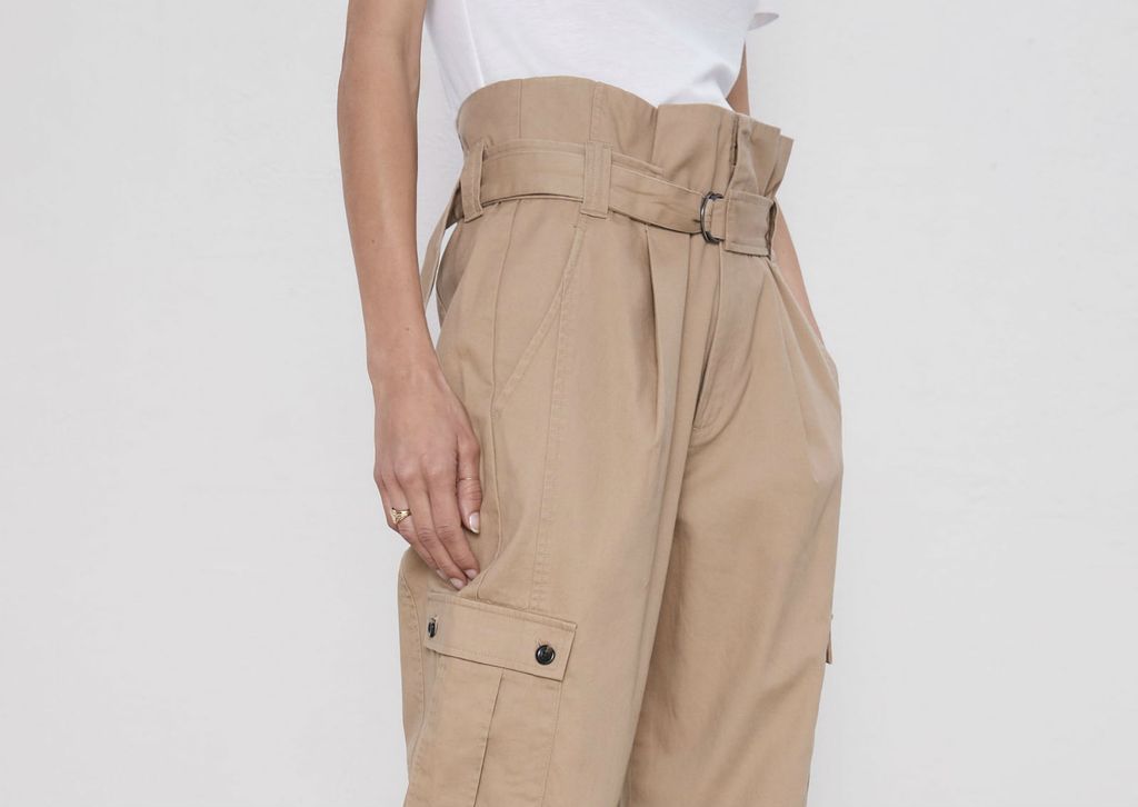 Ponuda cargo hlača u trgovinama ustinu je široka